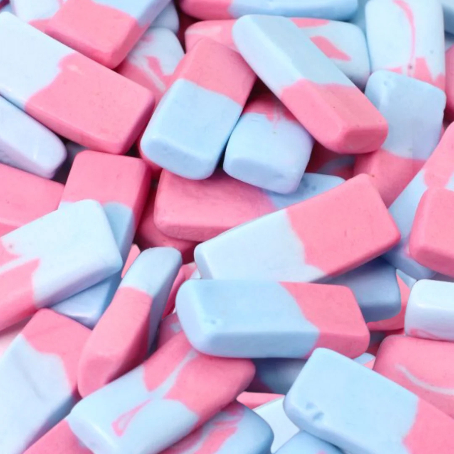 Swizzels Squashies 2-Pack Bundle – Bubblegum & Strawberry Cream Flavour – Soft Gummy Foam Candy 140g Bags