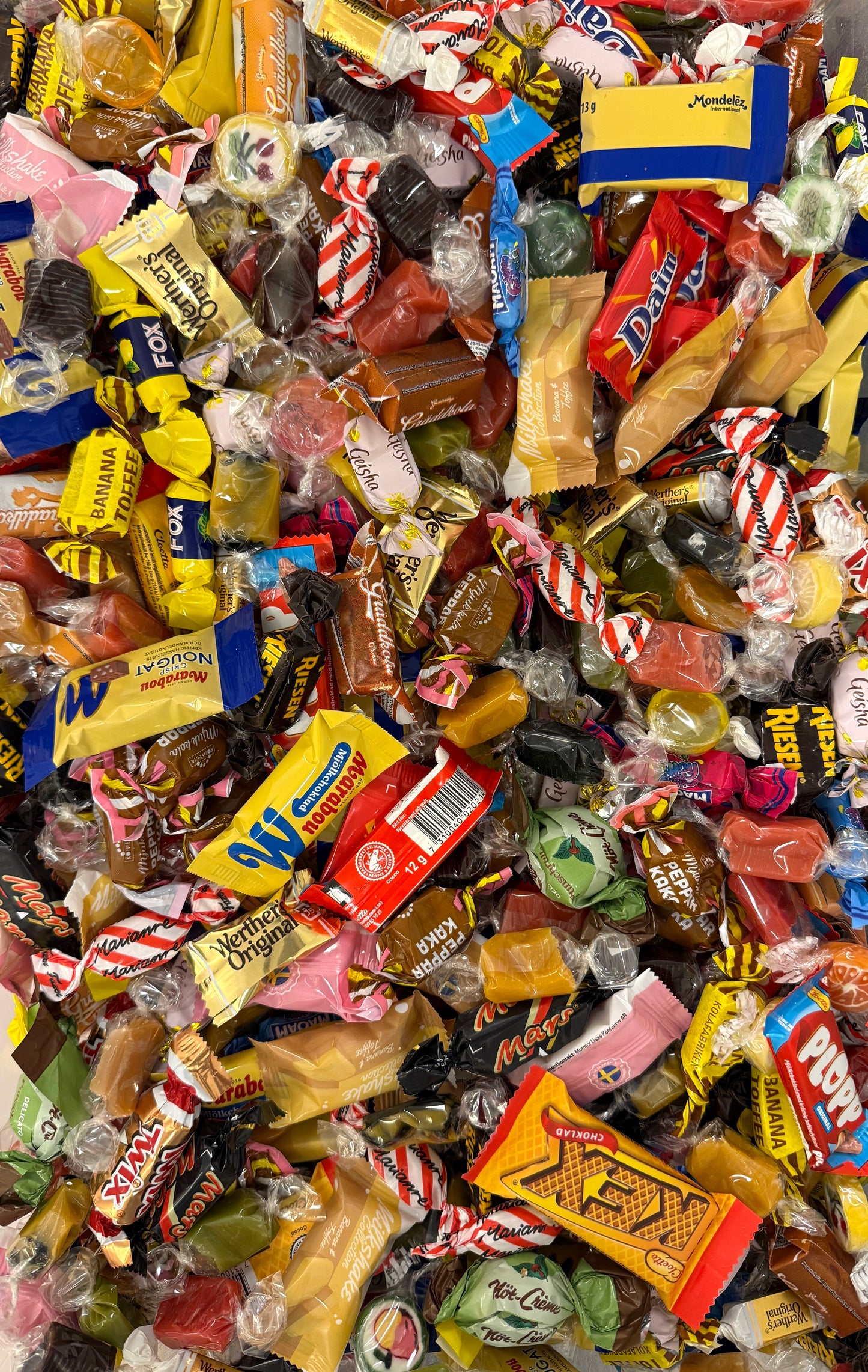 Swedish Christmas Candy Mix 1kg – Marabou, Geisha, Daim, Twix, Snickers & More